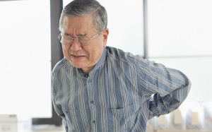 Làm thế nào để ngăn ngừa các biến chứng do vôi hóa cột sống?