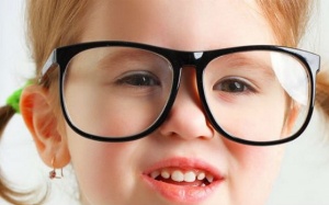 Làm sao để kiểm soát độ cận thị ở trẻ?