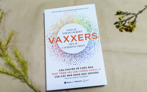 Tặng 1000 cuốn sách về vaccine AstraZeneca cho lực lượng y tế và độc giả