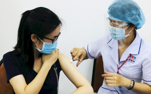 Tiếp tục thần tốc tiêm vaccine phòng COVID-19