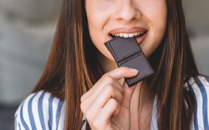 Chocolate có thực sự giúp chị em giảm đau bụng kinh?