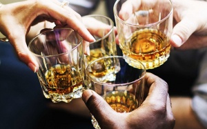 5 bí quyết bảo vệ sức khỏe khi sử dụng rượu bia