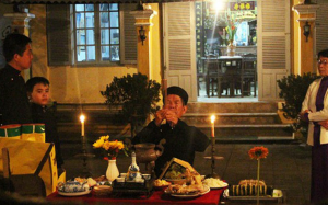 Quanh nồi bánh chưng nhớ về tiếng Việt