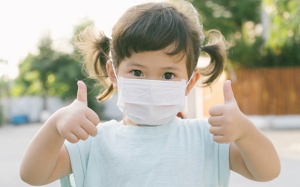 Lưu ý khi chăm sóc trẻ mắc COVID-19 tại nhà