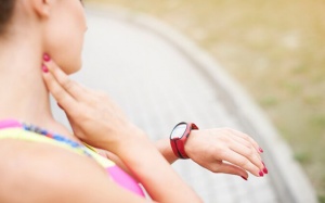 Chuyên gia tư vấn: Cách đếm nhịp tim chính xác khi không có máy đo