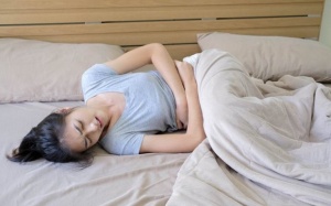 Gợi ý 3 tư thế ngủ giúp chị em giảm đau bụng kinh khi đến tháng