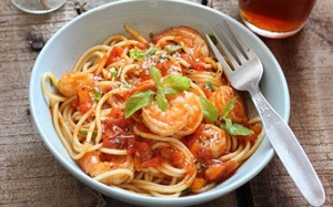 Công thức làm mỳ Ý tôm sốt cà chua tại nhà