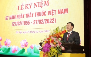 Chủ tịch Quốc hội: Đảng, Nhà nước luôn chia sẻ và đồng hành với ngành y tế