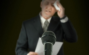 Bị hồi hộp, căng thẳng, tim đập nhanh ở nơi đông người là làm sao?