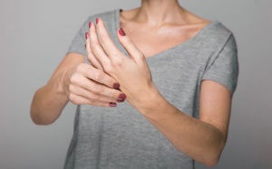 Run chân tay nặng, dùng TPBVSK Vương Lão Kiện sao cho đúng?