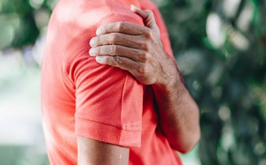 Tại sao xơ vữa động mạch có thể gây tê bì, nhức mỏi chân tay?