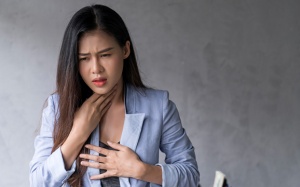 Khàn tiếng, mất giọng: 5 cách giúp giọng nói nhanh khỏe lại