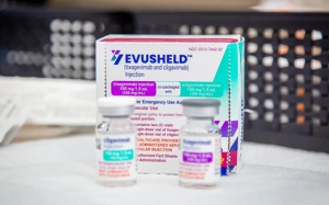 Đưa kháng thể đơn dòng Evusheld vào dự phòng COVID-19
