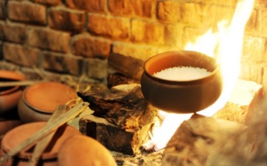 Thổi cơm chẳng chín, quét nhà chẳng nên