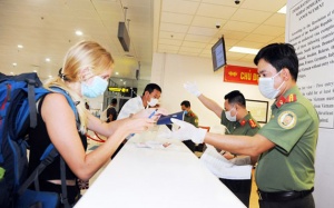 Người nhập cảnh vào Việt Nam cần tuân thủ những quy định nào về y tế?