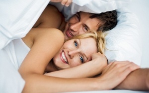 Sau khỏi COVID-19 có nên kiêng “chuyện ấy”?