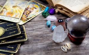 Tử vi thứ Sáu (25/3/2022): Bảo Bình đang muốn theo đuổi các vấn đề tâm linh