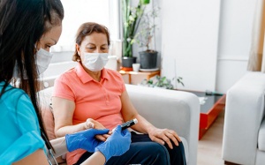 Lưu ý với người bệnh tim mạch trong quá trình điều trị COVID-19