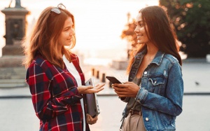 Tử vi thứ Tư (30/3/2022): Cự Giải có thể thoải mái tâm sự với bạn bè