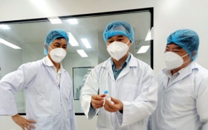 Vaccine ngừa COVID-19 “made in Vietnam” vẫn đang chờ cấp phép