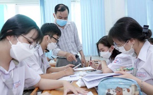 Hơn 2.100 trẻ tại TP.HCM hoãn tiêm vaccine, F0 dự thi tốt nghiệp THPT thế nào?