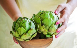 Nấu món canh thanh mát từ atiso chiêu đãi cả gia đình