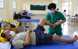 Những hiểu lầm nào người mắc COVID-19 cần tránh khi tập phục hồi chức năng?