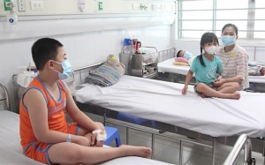 Ca tử vong do COVID-19 thấp, cảnh báo nguy cơ sốt xuất huyết gia tăng