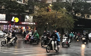 Bắc Bộ có mưa bất chợt, Nam Bộ nắng nóng