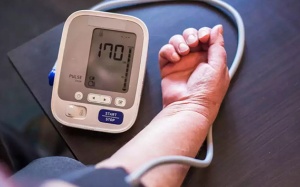 Huyết áp tăng đột ngột: Nguyên nhân và cách phòng ngừa