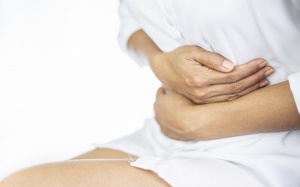 Sỏi mật gây đau bụng, đầy trướng, chậm tiêu nên chữa thế nào?