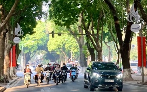 Bắc Bộ hửng nắng, Nam Bộ mưa dông về chiều tối