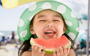 Chế độ dinh dưỡng lành mạnh cho trẻ trong mùa Hè 