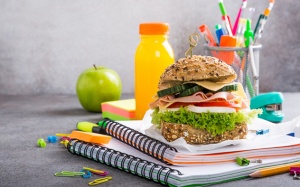 Chuẩn bị cho kỳ thi: Nên ăn gì, tránh ăn gì để ôn luyện tốt?