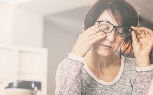 Đái tháo đường: Bị giảm thị lực, nhìn thấy vệt đen trước mắt phải làm sao?
