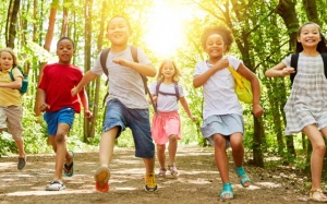 Trại hè quốc tế: Cơ hội cho con trải nghiệm và học hỏi