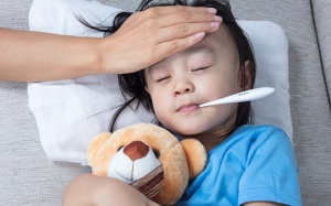 “Nóng” dịch tay chân miệng, cách phân biệt với sốt xuất huyết?