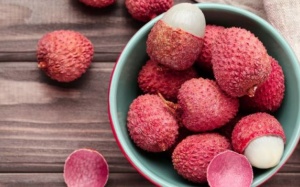 Công thức dưỡng tóc từ quả vải cho tóc mọc nhanh, dày mượt