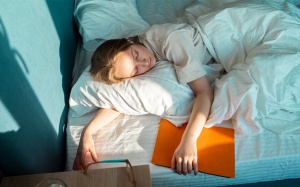 Nên nằm ngủ ở tư thế nào khi bị đau túi mật?