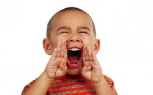 Làm cách nào để cải thiện khàn tiếng ở trẻ?