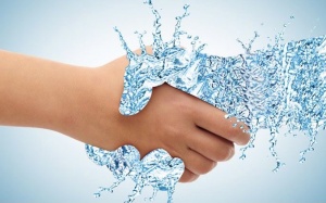 Tại sao bạn nên uống đủ nước vào mùa Hè?