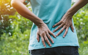 Cách khắc phục các triệu chứng thoái hóa cột sống lưng