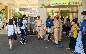 Gần 107.000 thí sinh tại Hà Nội thi vào lớp 10, 42 nước ghi nhận đậu mùa khỉ