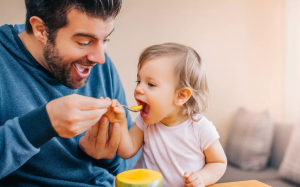 Lưu ý khi cho bé ăn xoài, mít vào mùa Hè