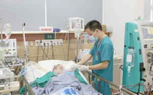 Một gia đình ngộ độc sau ăn bánh trôi ngô; Singapore có ca đậu mùa khỉ đầu tiên