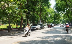 Bắc Bộ ngày nắng nóng, chiều tối mưa dông vài nơi