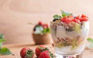 Bữa sáng lạnh mạnh từ bột yến mạch và sữa hạnh nhân