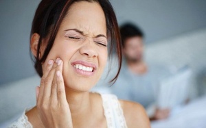 Làm sao để hết đau răng vào ban đêm?