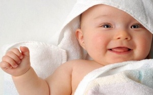 Chăm sóc trẻ sơ sinh trong mùa Hè đúng cách