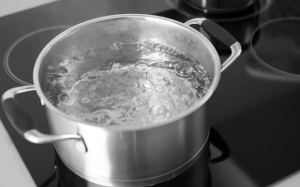 Nước uống cần đun sôi trong bao lâu?